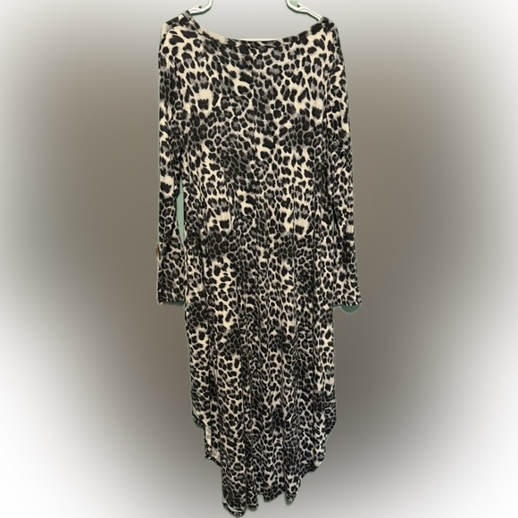 Super cute and comfy maxi dress! Animal print. 1X - Picture 2 of 5